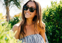 Load image into Gallery viewer, Glossy Black and Tortoise Shell Fade / Amber Paso Robles
