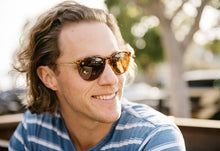 Load image into Gallery viewer, Glossy Blonde Tortoise Shell / Amber Mary Janes
